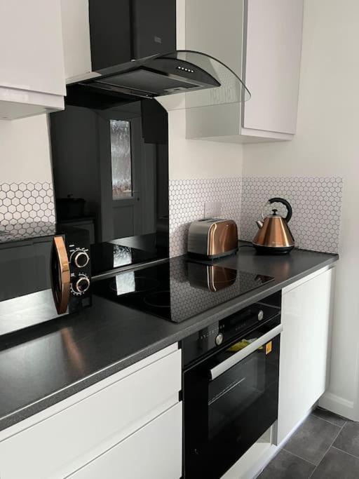Stylish Townhouse In Lincoln Villa Bagian luar foto