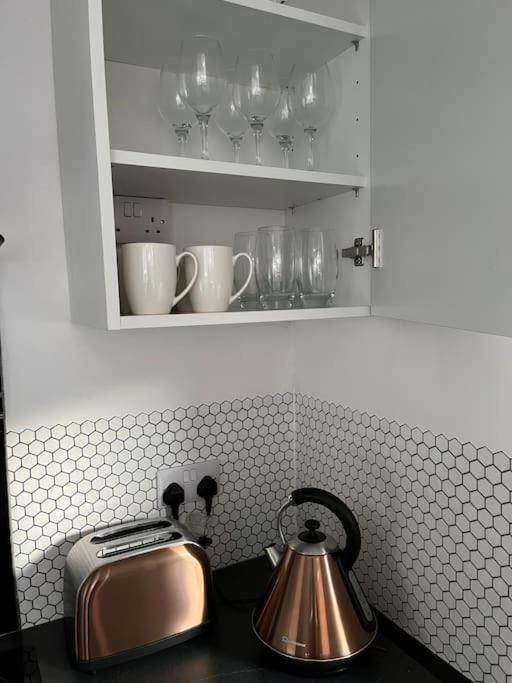 Stylish Townhouse In Lincoln Villa Bagian luar foto