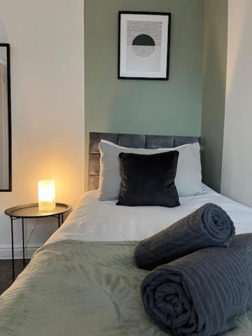 Stylish Townhouse In Lincoln Villa Bagian luar foto
