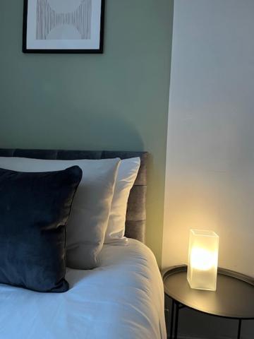 Stylish Townhouse In Lincoln Villa Bagian luar foto