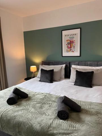 Stylish Townhouse In Lincoln Villa Bagian luar foto